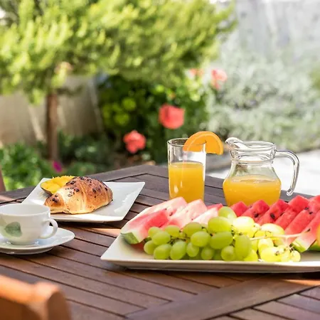 Tonina - House With Terrace, Jacuzzi, Free Parking Apartmán
