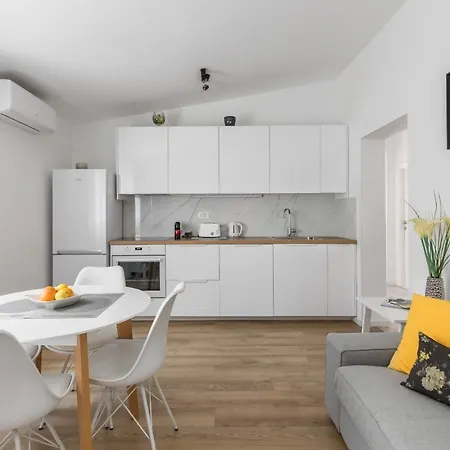 Tonina - House With Terrace, Jacuzzi, Free Parking Apartmán