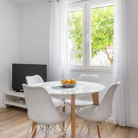 Tonina - House With Terrace, Jacuzzi, Free Parking Apartmán *