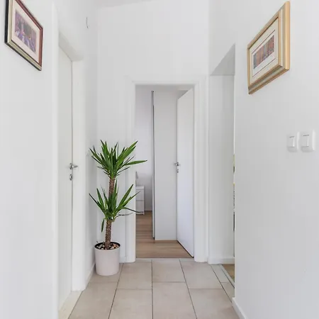 Tonina - House With Terrace, Jacuzzi, Free Parking * ספליט