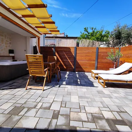 Tonina - House With Terrace, Jacuzzi, Free Parking דירה *