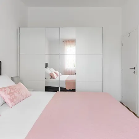 Tonina - Private Jacuzzi, Free Parking, Terrace *